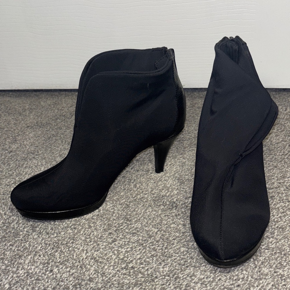 BANDOLINO Black Women's Stretch Fabric Ankle Booties - Classic Heel size 6